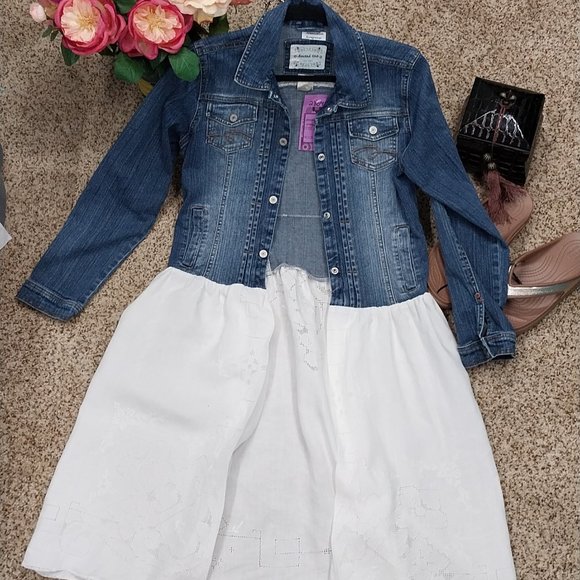 2857 Size Large Limited Too Upcycled Jean Tunic Made With A Vintage Table Cover. - Picture 2 of 9